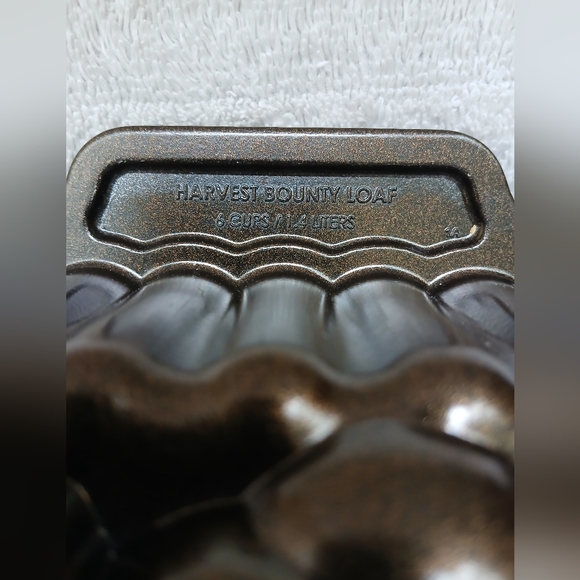 Nordic Ware Harvest Bounty Loaf Pan 6 Cups Heavy Cast Aluminum Fall Pumpkin - Picture 4 of 7